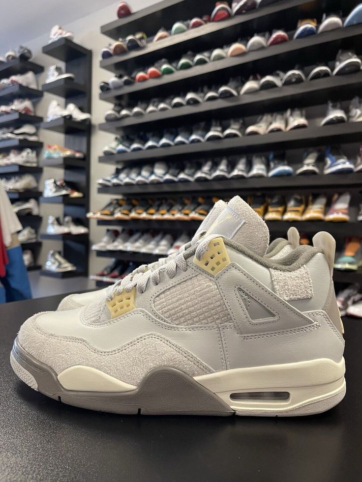 AIR JORDEN RETRO 4 SE "CRAFT PHOTON DUST" UA