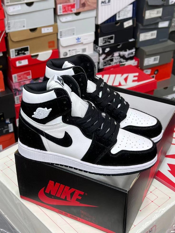AIR JORDAN 1 PANDA BLACK HIGH UA
