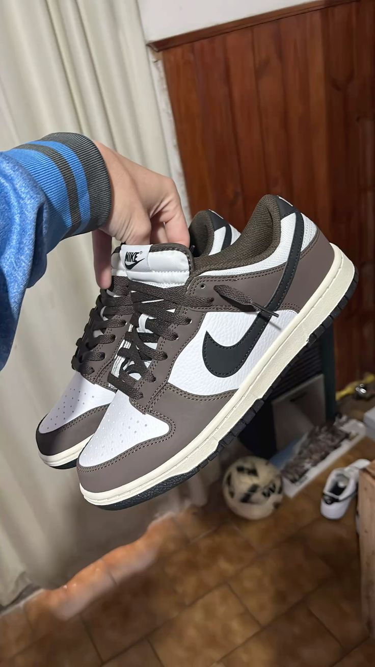 AIR JORDAN 1 CHOCOBAR LOW DUNK UA