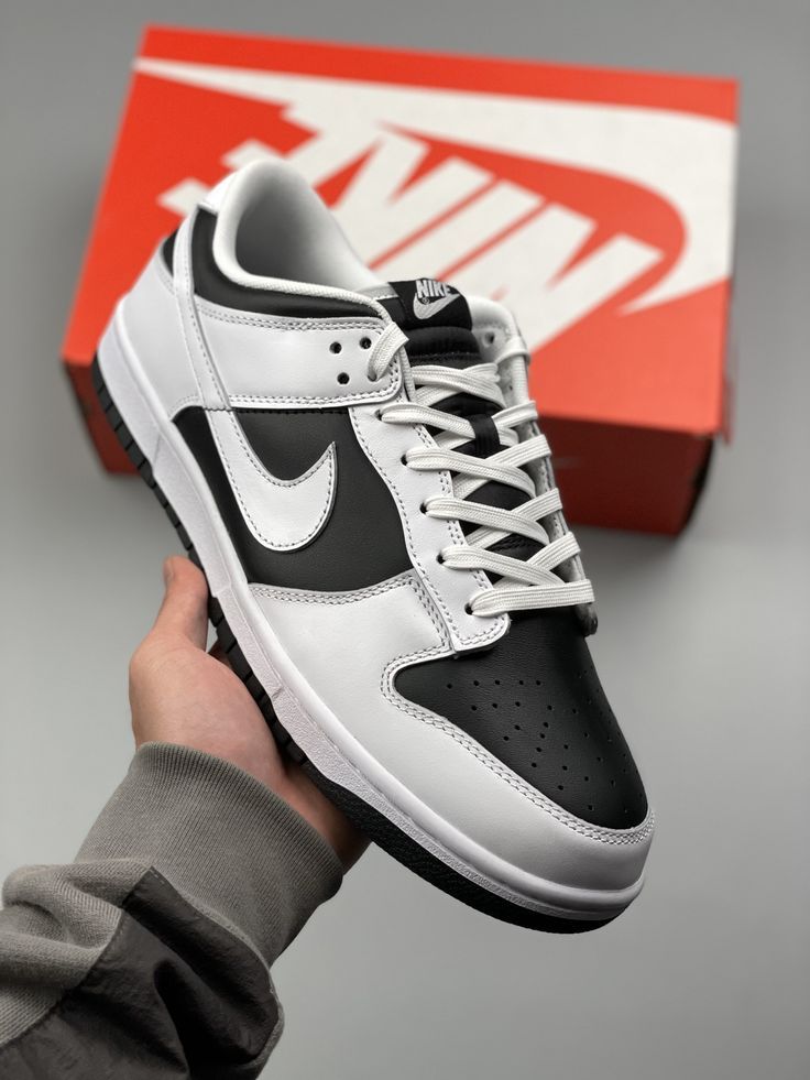 AIR JORDAN 1 REVERSE DUNK PANDA UA