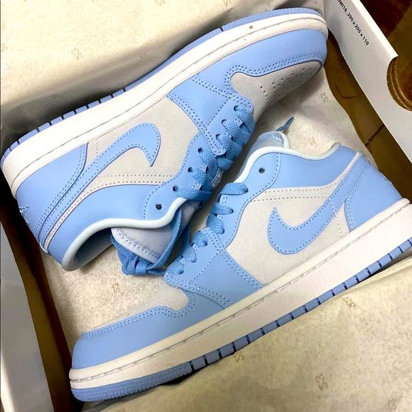 NIKE AIR JORDAN 1 UNIVERSITY LOW UA