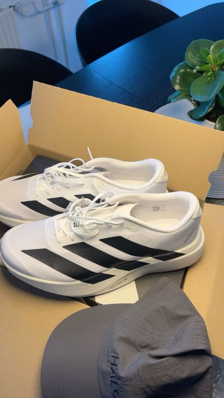 ADIDAS ADIZERO WHITE SPORTS UA