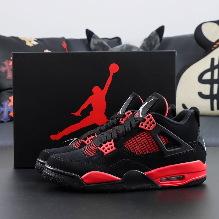 NIKE AIR JORDAN 4 THUNDER UA