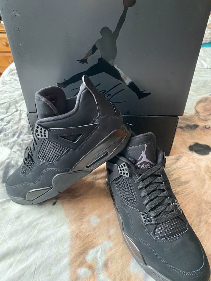 NIKE AIR JORDAN 4 BLACK UA