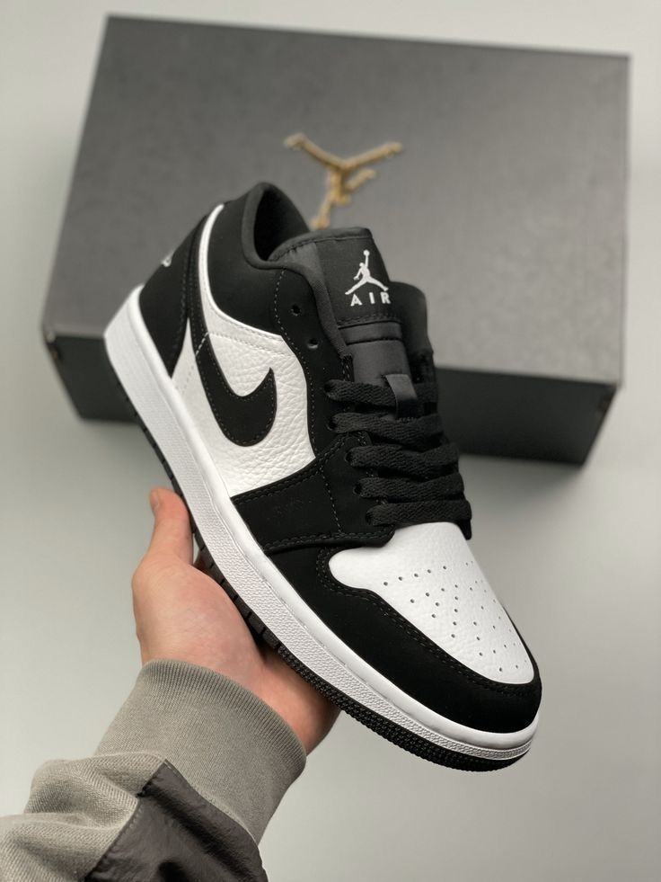 AIR JORDAN LOW PANDA BLACK UA