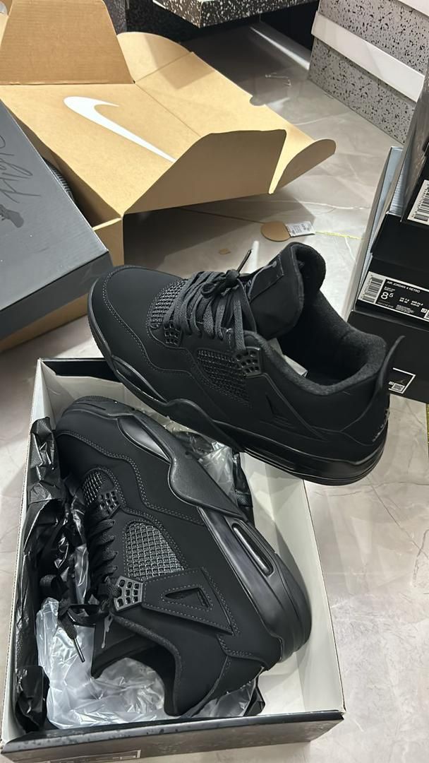 NIKE AIR JORDAN 4 BLACK UA