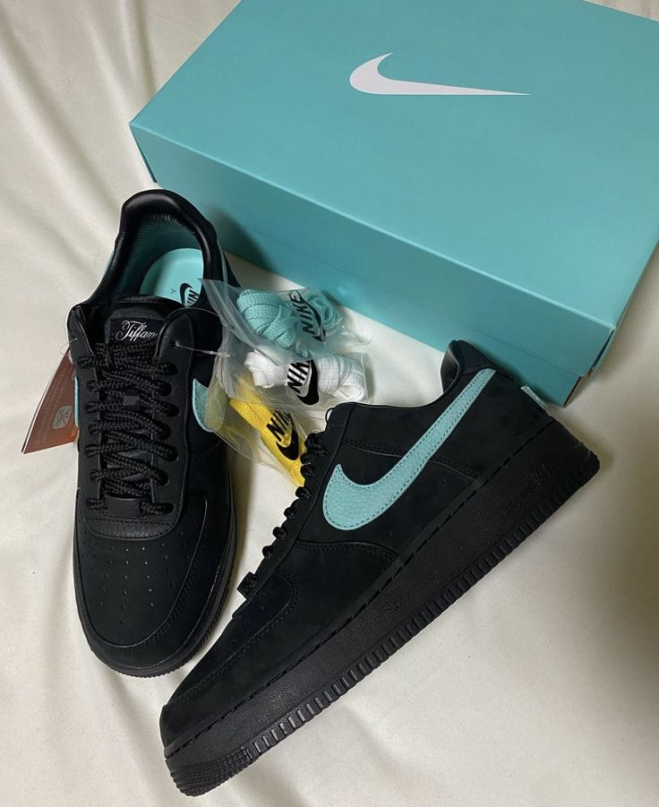 NIKE AIR FORCE 1X TIFFANY UA
