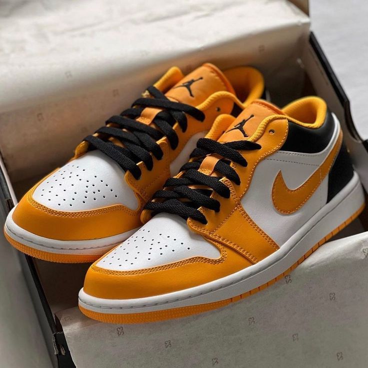 AIR JORDAN 1 TAXI LOW UA