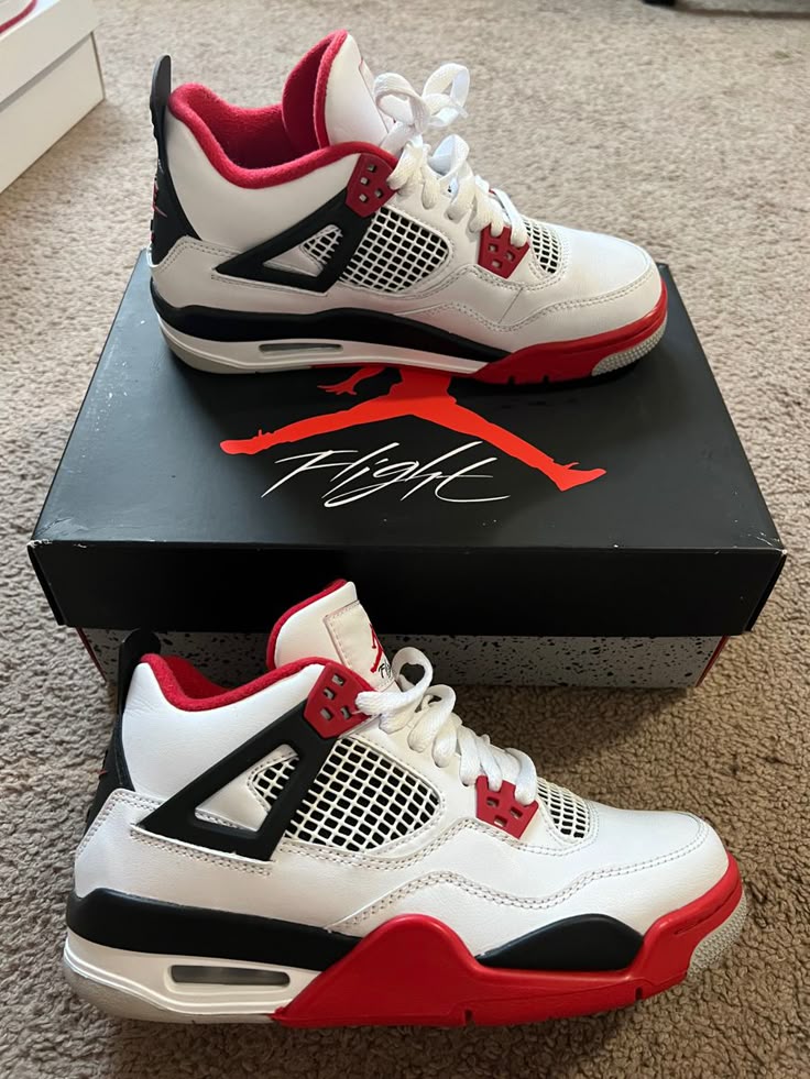 AIR JORDAN RETRO 4 FIRE RED UA